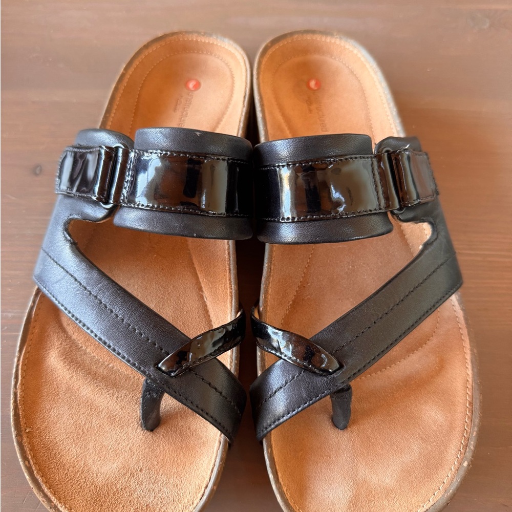 Unstructured by Clark’s Black Patent Leather Sandals